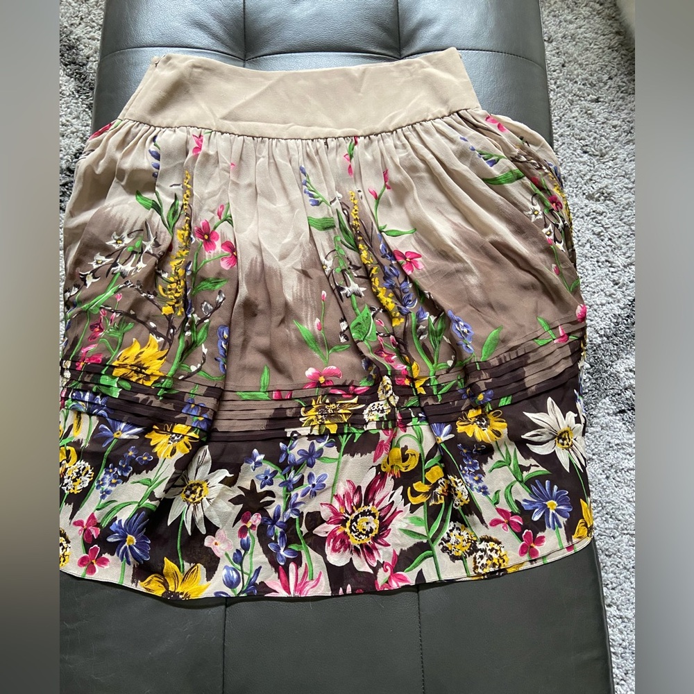 BCBG MAXAZRIA skirt size 4 
Used in good condition 
See pictures for details